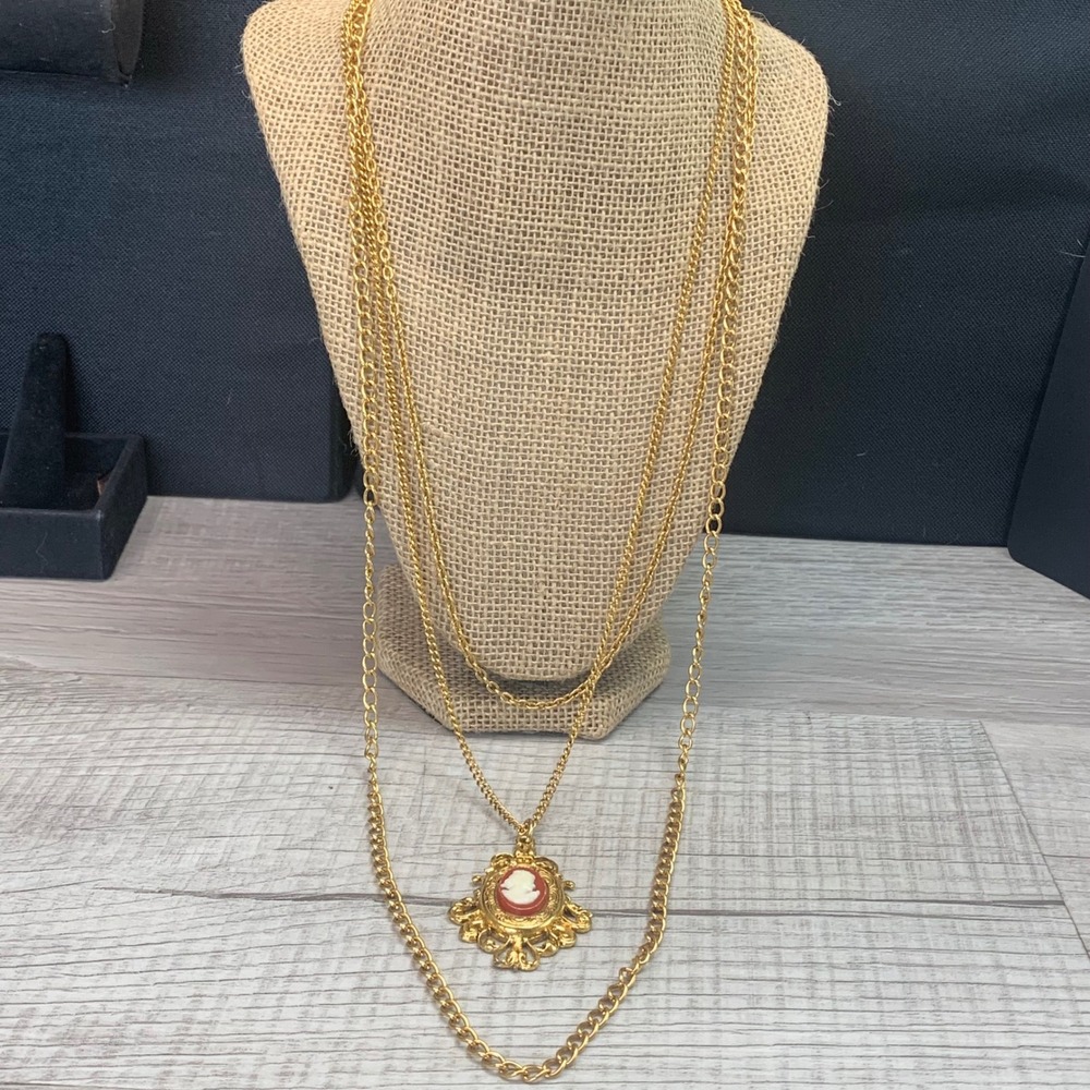 Vintage Style Gold Tone Triple Layered Cameo Pendant Necklace 24" 5571